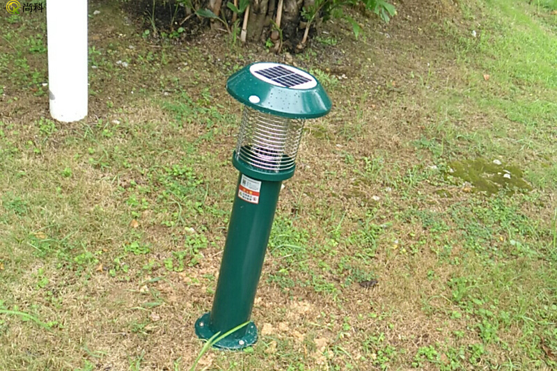 广西小区草坪灭蚊灯，太阳能供电