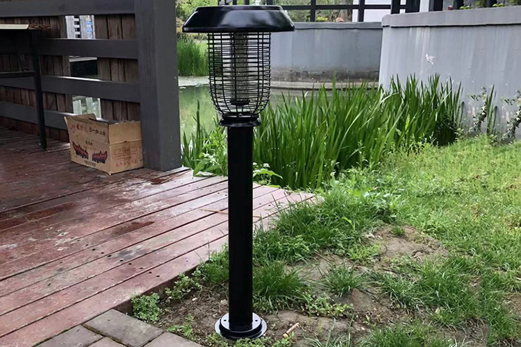 厂家详解：大型户外太阳能灭蚊灯